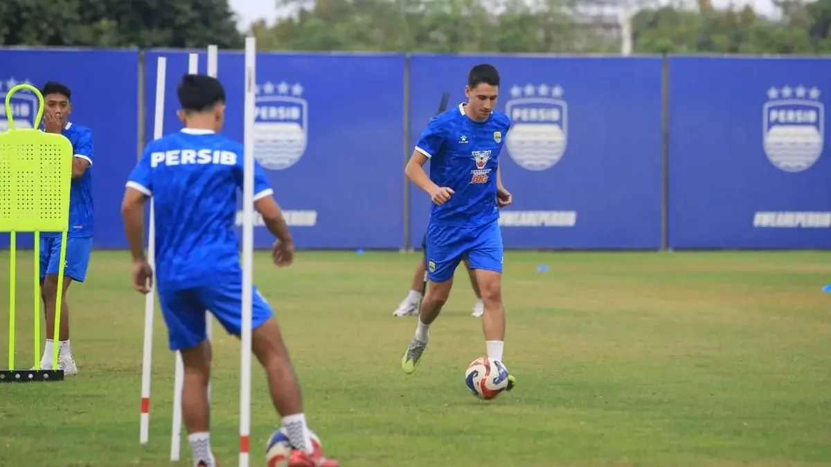 Latihan Perdana, Winger Persib Menalo Puji Bobotoh