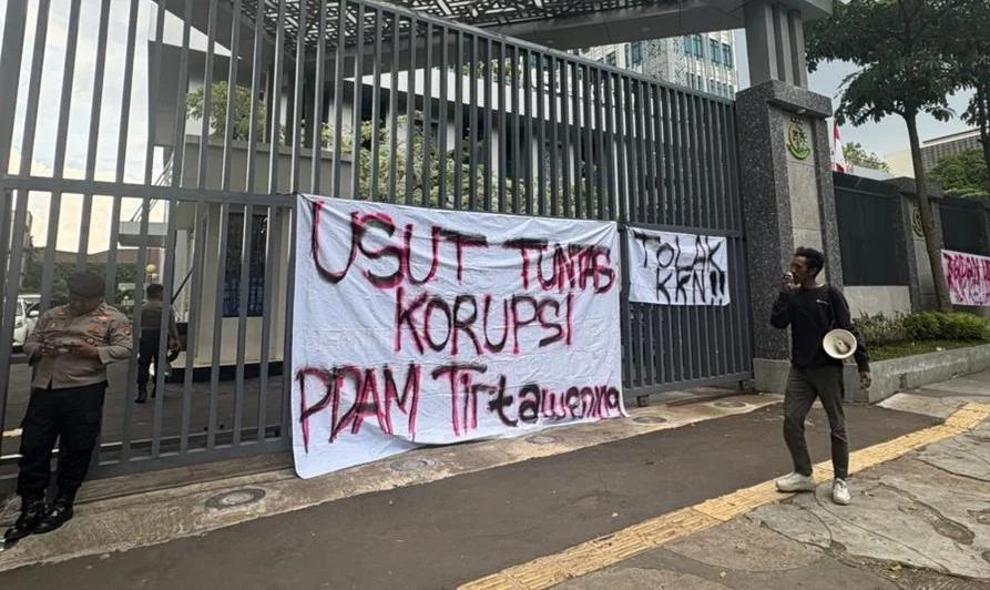 Aliansi Pemuda dan Mahasiswa Jawa Barat melakukan aksi demonstrasi di Kejaksaan Tinggi Jawa Barat.Ist