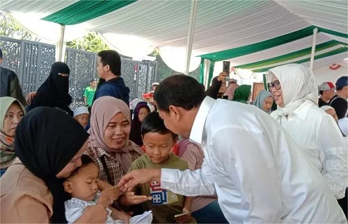 Bupati Sumedang H. Dony Ahmad Munir menghadiri Khitanan Massal.Ist