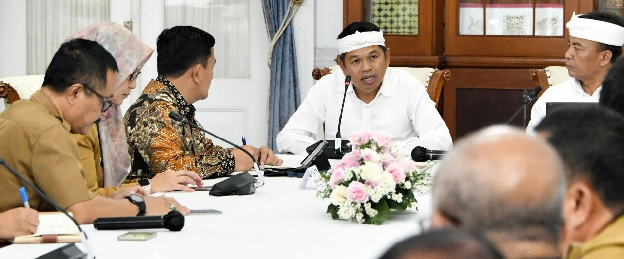 Gubernur Jawa Barat Dedi Mulyadi akan melakukan evaluasi terkait keberadaan sarana rekreasi dan bangunan-bangunan yang berada di Kawasan Puncak, Kabupaten Bogor.