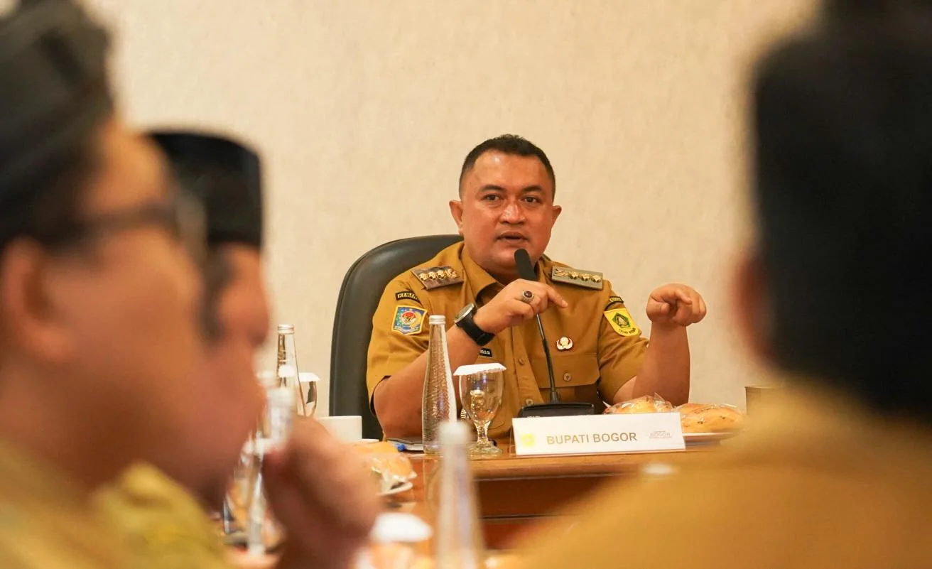 Bupati Bogor, Rudy Susmanto menegaskan komitmen Pemerintah Kabupaten (Pemkab) Bogor untuk menjadikan Desa Gunung Putri sebagai prototipe desa percontohan yang dibangun secara menyeluruh pada tahun 2026.Dok-Diskominfo Kab Bogor