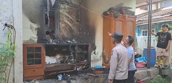 Bocah di Sukabumi Bakar 13 Rumah Tetangga Gara-gara Film