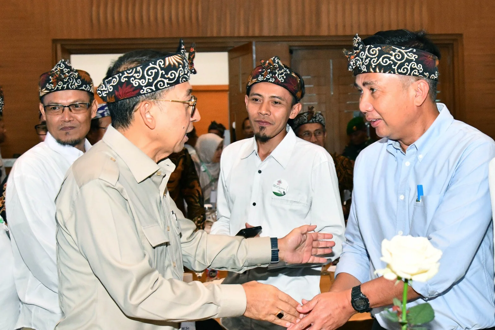 Pj Gubernur Jabar mendampingi Menteri Kebudayaan/Ketua Umum DPN HKTI Menghadiri Pelantikan Kepengurusan DPD HKTI Provinsi Jawa Barat Masa Bakti 2024- 2029 di Hotel Savoy Homann, Sabtu (14/12/2024)