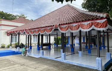 Diprotes Ahli Cagar Budaya,  Pendopo Sindang Indramayu Dicat Ulang