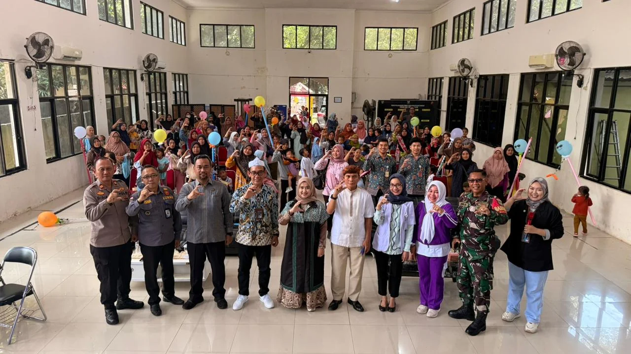 Wakil Wali Kota Cirebon, Siti Farida Rosmawati, hadir dalam kegiatan tersebut dan menekankan pentingnya upaya bersama untuk menurunkan angka stunting.Ist