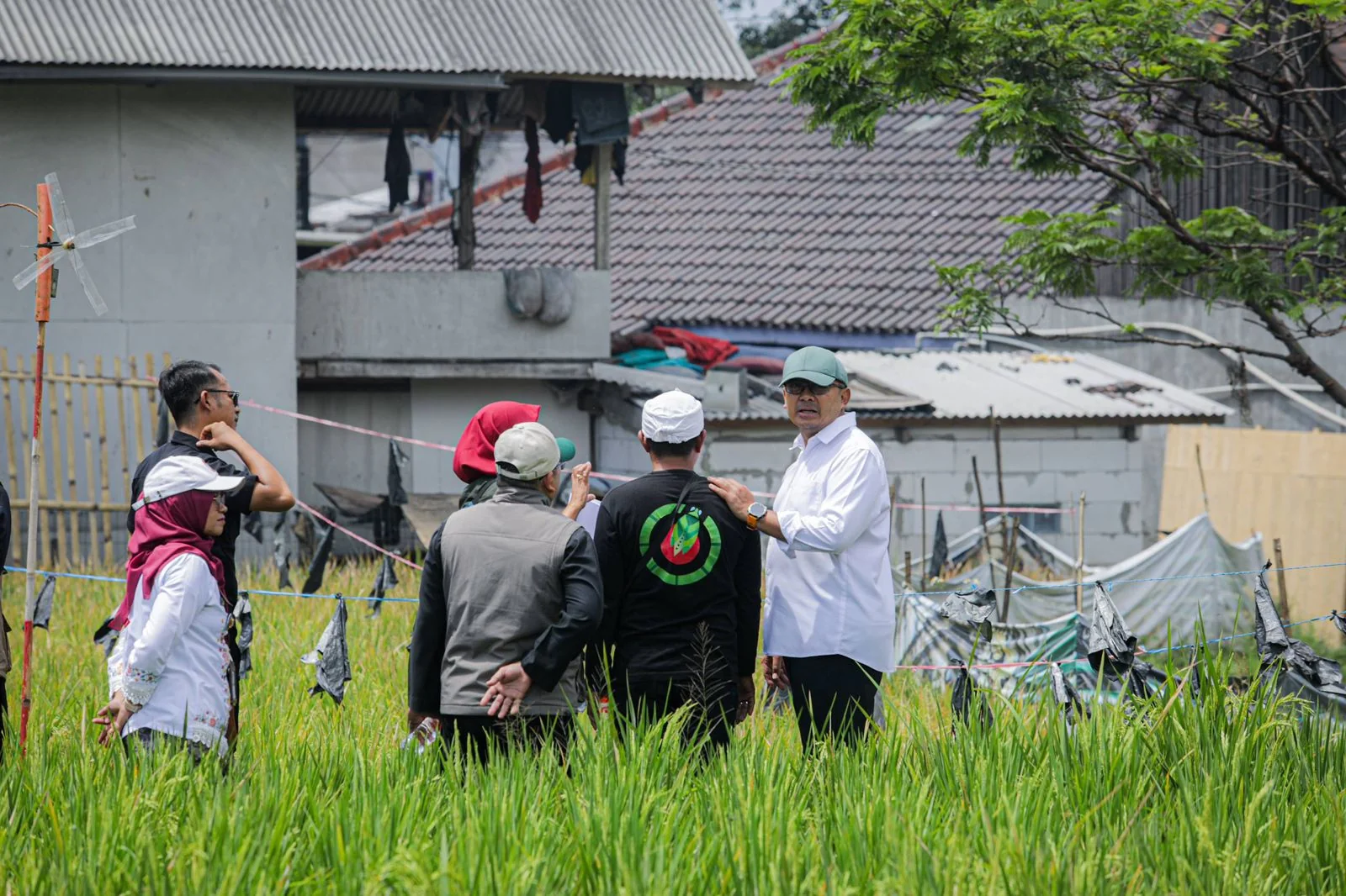 Wali Kota Bandung, Muhammad Farhan mengatakan, banjir yang kerap terjadi di kawasan tersebut tidak bisa ditangani secara parsial.Dok-Diskomimfo Kota Bandung