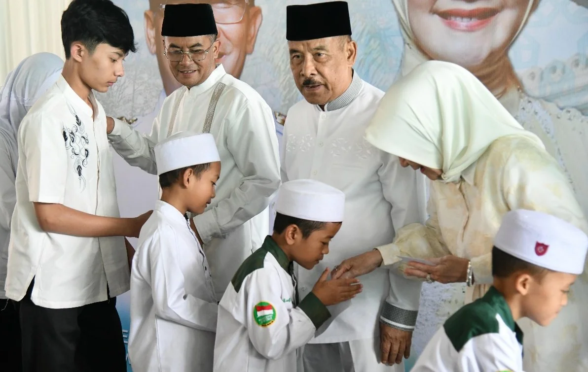 Wakil Gubernur Jawa Barat Erwan Setiawan menghadiri Acara Silaturahmi dan Doa Bersama Wakil Gubernur Jawa Barat di Rumah Dinas Wakil Gubernur, Kota Bandung, Jumat, 21 Februari 2025.