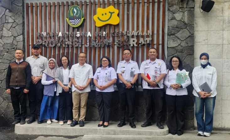 Kepala Divisi Pelayanan Hukum Kemenkum Jabar, Hemawati Br Pandia, dalam pertemuannya dengan Kepala Disparbud Jabar, Iendra Sofyan, menyampaikan bahwa perlindungan hukum melalui pendaftaran Kekayaan Intelektual adalah langkah krusial untuk mencegah eksploi