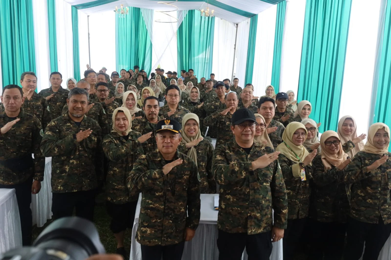 Bupati Kuningan, Dr. H. Dian Rachmat Yanuar, M.Si., menekankan bahwa kualitas pelayanan kesehatan tidak hanya ditentukan oleh aspek medis dan administratif, tetapi juga oleh kepemimpinan yang berintegritas dan pelayanan yang menyentuh sisi kemanusiaan.Dok