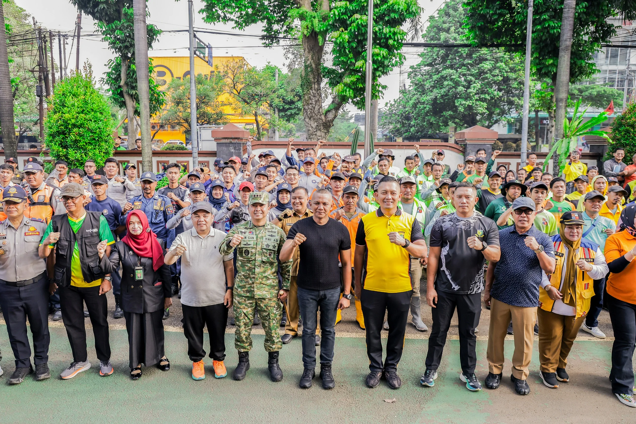 Wakil Wali Kota Bogor, Jenal Mutaqin, mengatakan bahwa kegiatan tersebut merupakan bentuk konsistensi pemerintah dalam menjaga kebersihan dan ketertiban kota.Dok-Diskominfo Kota Bogor