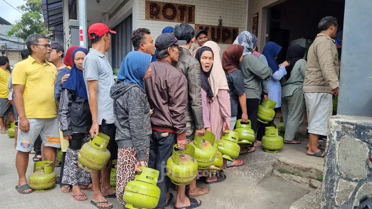 Penjabat (Pj) Gubernur Jawa Barat Bey Machmudin memastikan tidak akan ada lagi kelangkaan elpiji 3 Kilogram di masyarakat.