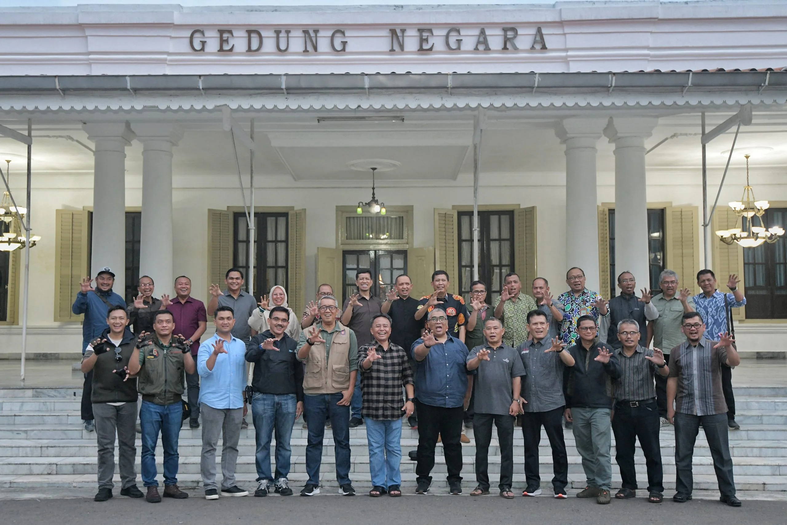 Sekretaris Daerah Provinsi Jawa Barat Herman Suryatman melaksanakan Rapat Koordinasi terkait pemanfaatan Gedung eks Kantor BKPP Wilayah 3 di Kota Cirebon, Sabtu 11/01/2025.