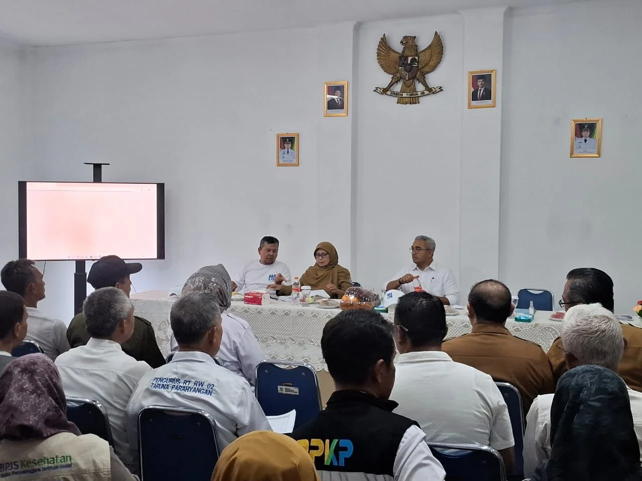 Wali Kota Bandung Muhammad Farhan turun langsung mendengarkan keluhan warga terkait banjir kiriman yang kerap melanda Kelurahan Pasir Endah, Kecamatan Ujungberung,Dok-Diskominfo Kota Bandung