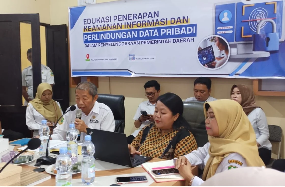 Kepala Dinas Komunikasi dan Informatika Kabupaten Kuningan, Dr. H. Ucu Suryana, M.Si., yang dalam arahannya menegaskan bahwa perkembangan teknologi di era Revolusi Industri 4.0 telah mendorong seluruh aktivitas pemerintahan berbasis digital.Dok-Diskominfo