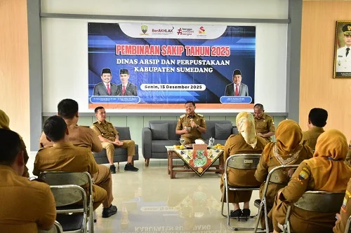 Bupati Sumedang Dony Ahmad Munir menitipkan tiga pesan utama kepada seluruh aparatur di Dinas Arsip dan Perpustakaan (Disarpus) Kabupaten Sumedang,Ist