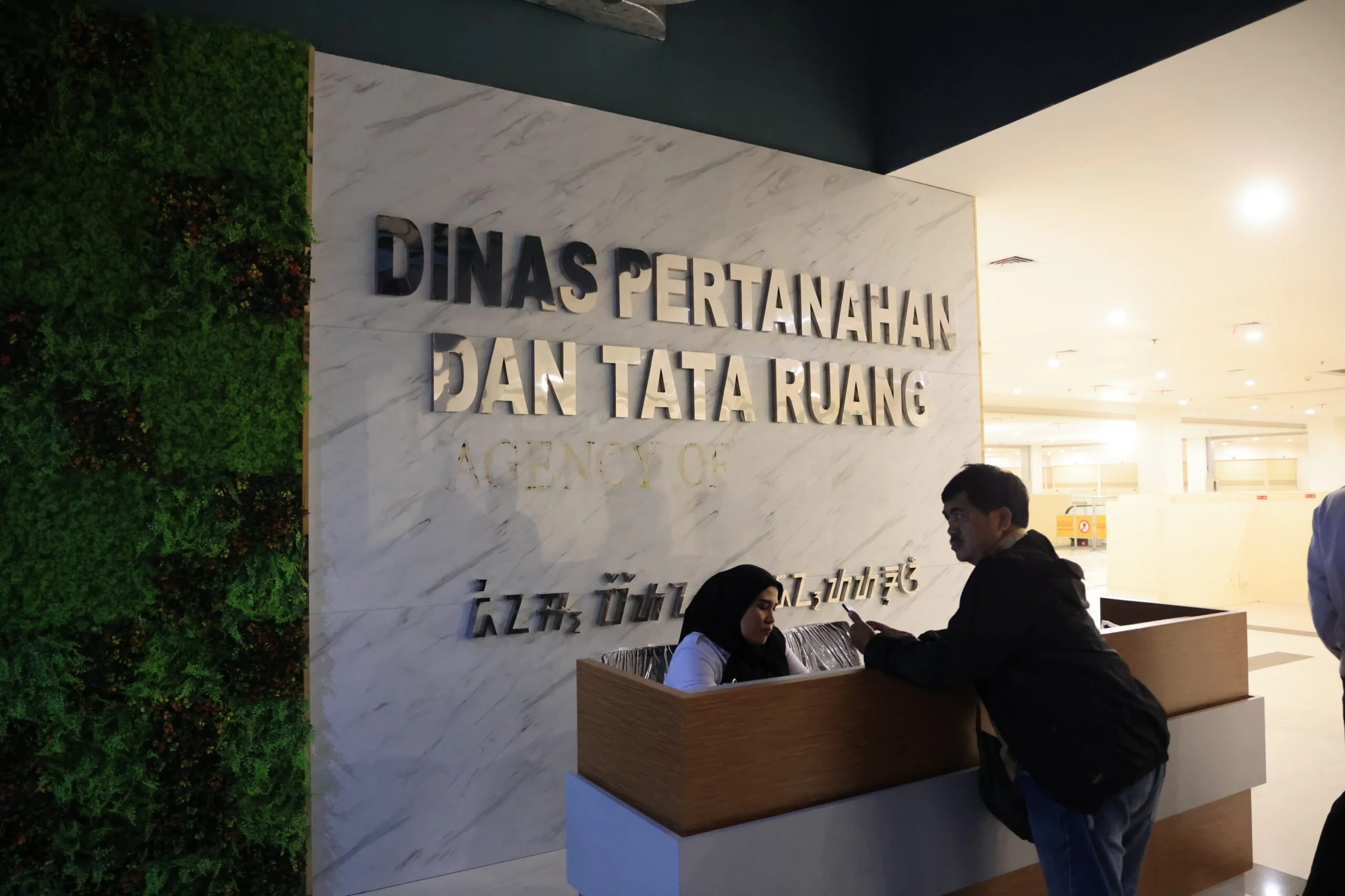 Kantor Dinas Pertanahan dan Tata Ruang (DPTR) Kabupaten Bogor resmi beroperasi dan mulai memberikan pelayanan kepada masyarakat, di Vivo Mall pada Senin (5/1/26).Dok-Diskomimfo Kab Bogor