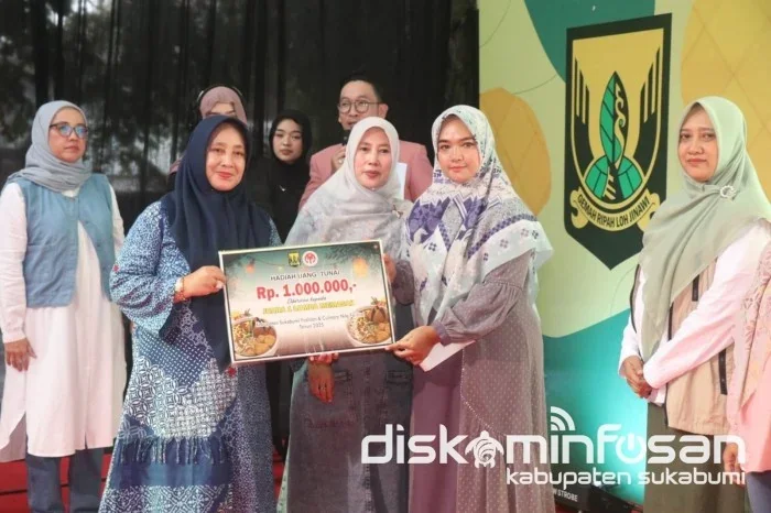 Sekretaris Daerah Kabupaten Sukabumi, Ade Suryaman, menyampaikan bahwa Fashion and Culinary Nite Festival telah menjadi program rutin tahunan Pemerintah Kabupaten Sukabumi.Ist