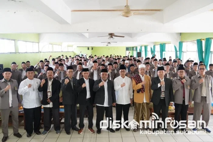 Sekretaris Daerah Kabupaten Sukabumi Ade Suryaman, melantik pengurus Unit Pengumpul Zakat (UPZ) kecamatan se-Kabupaten Sukabumi di Gedung Islamic Center Qubbatul Islam, Kecamatan Cisaat.Dok-Diskomimfosan Kab Sukabumi