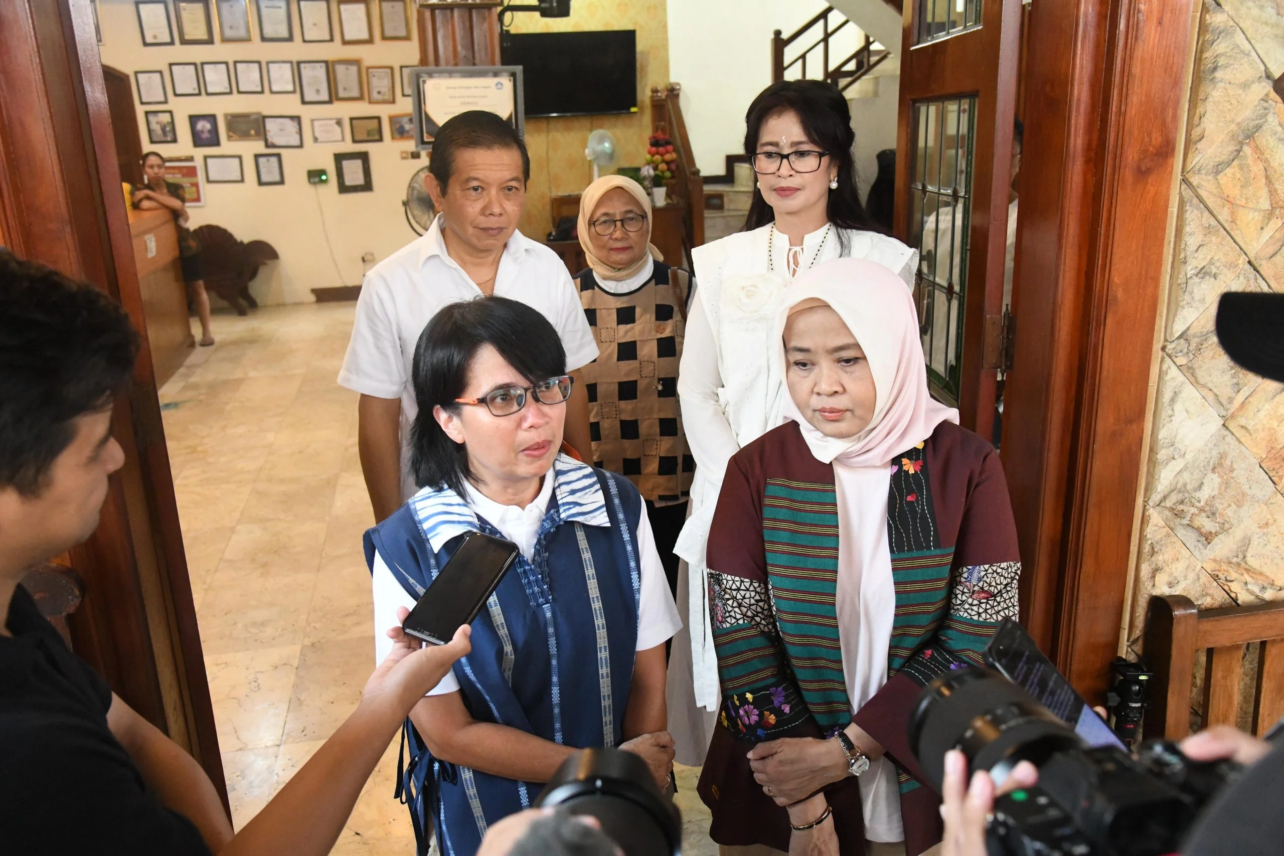 Pj Ketua Dekranasda Provinsi Jawa Barat Amanda Soemedi Bey Machmudin menjajaki kerja sama antara Dekranasda Jabar dengan Toko Dewata Oleh-Oleh Nusantara di Kota Denpasar, Bali, Senin (25/11/2024).(Foto: Biro Adpim Jabar)