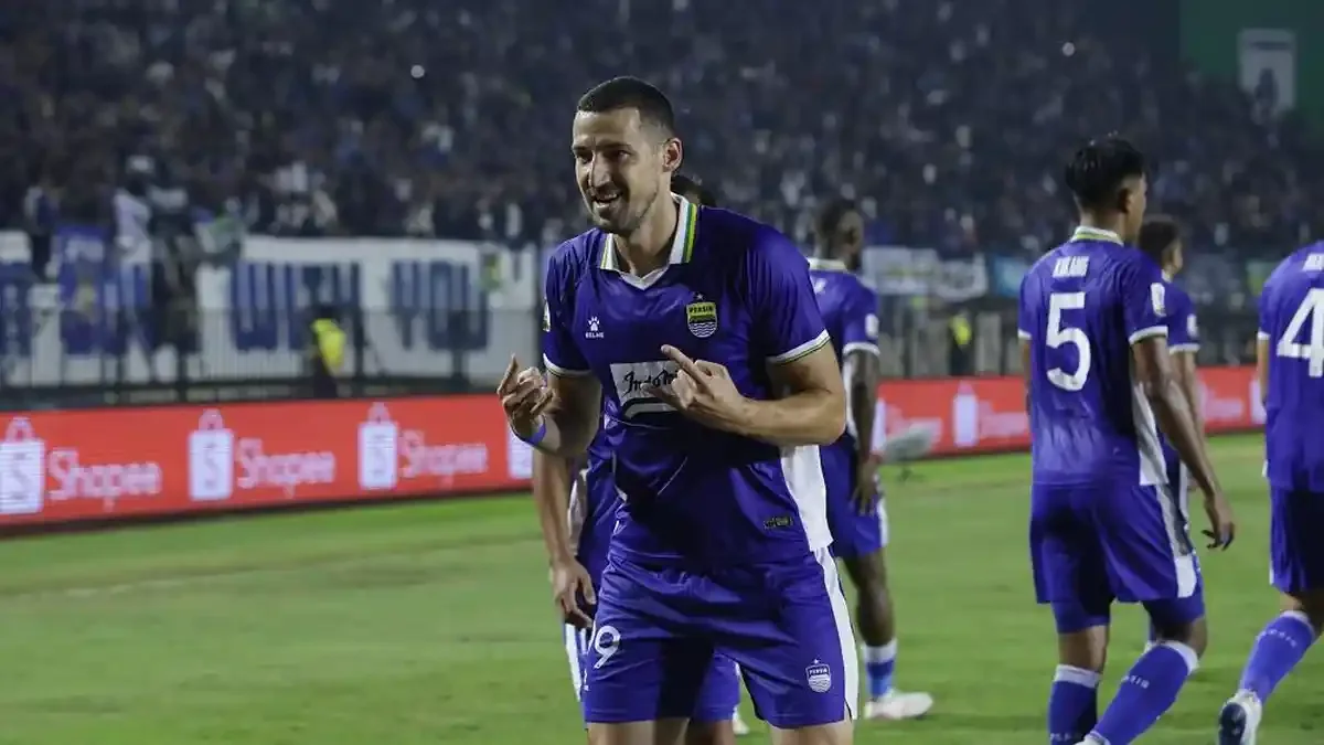 Aksi-selebrasi-penyerang-Persib-Bandung-Balsa-Sekulic-setelah-mencetak-gol