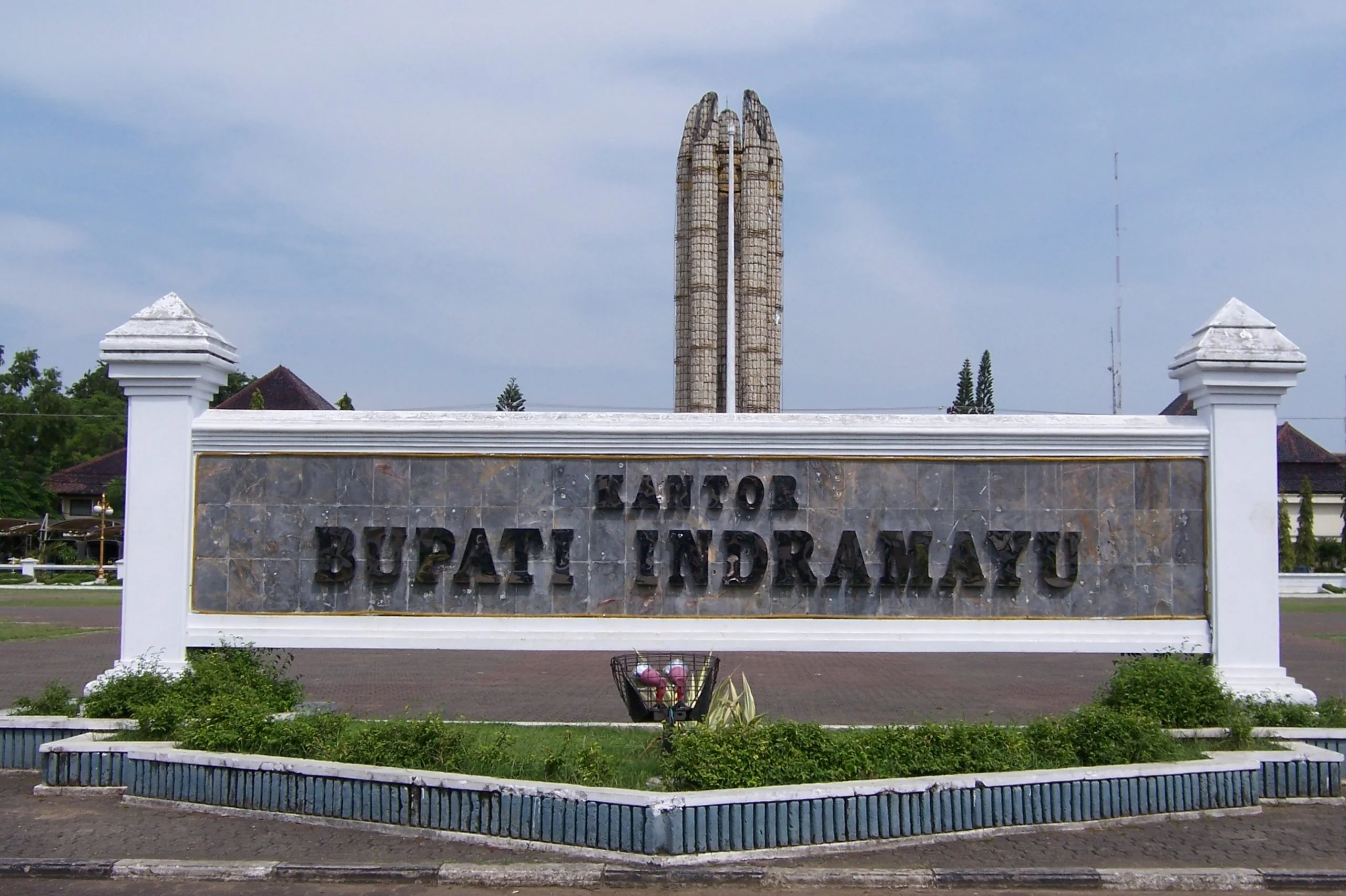Pemda Indramayu harus memutar otak menyiasati kebijakan efisiensi anggaran.
