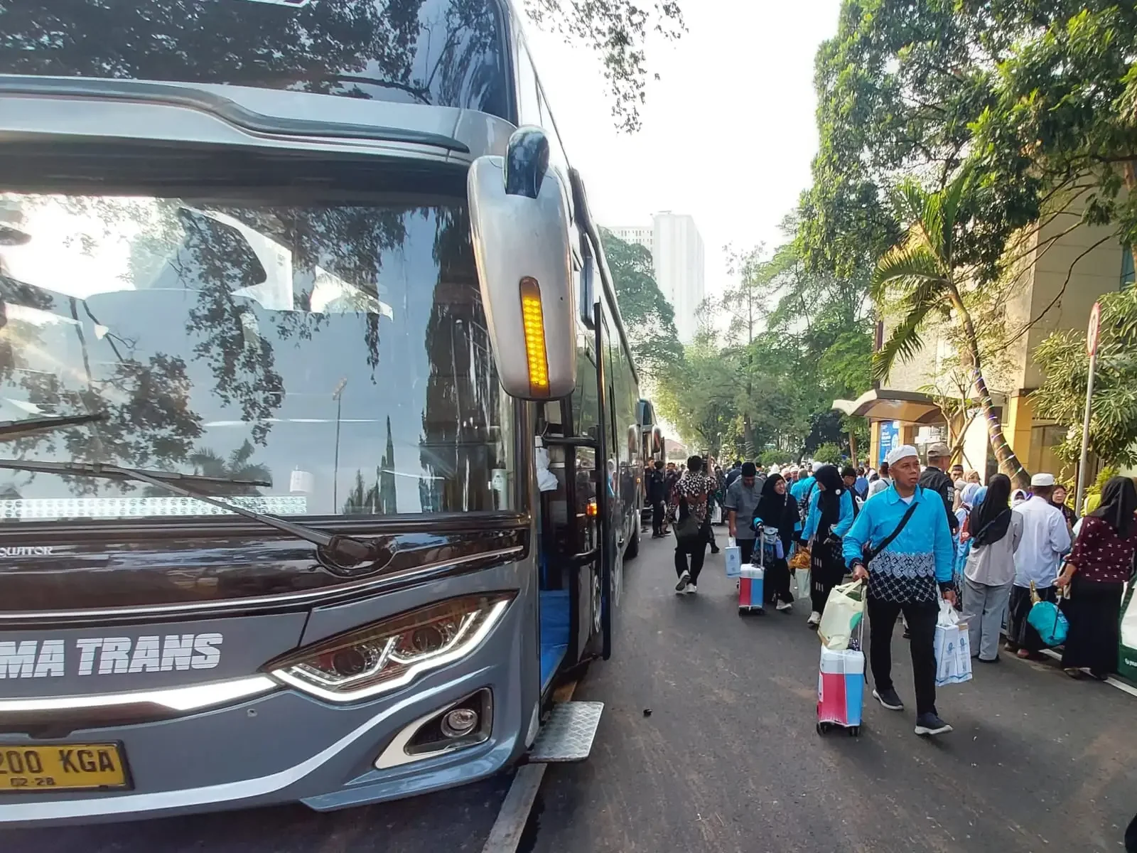 Jemaah haji kloter pertama asal Depok tiba di Balai Kota Depok, Rabu (02/06/26) pagi. (Foto : Diskominfo Depok).