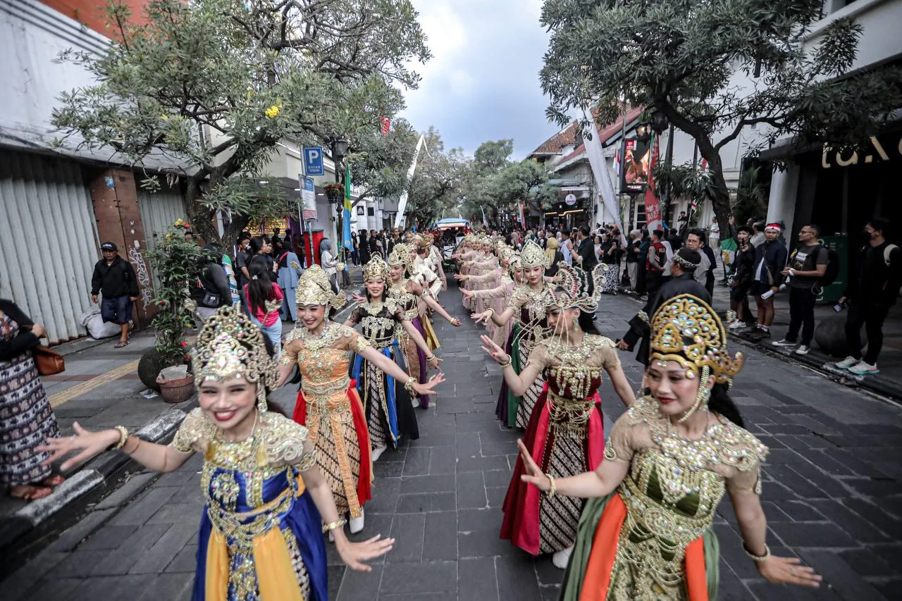 Pemerintah Provinsi Jawa Barat bersama Pemerintah Kota Bandung akan menggelar puncak Kirab Budaya Milangkala Tatar Sunda pada Sabtu, 16 Mei 2026 malam.Dok-Diskominfo Kota Bandung
