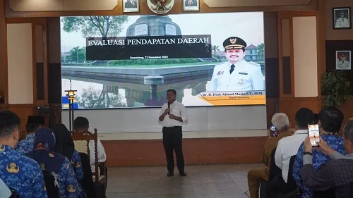 Bupati Sumedang Dony Ahmad Munir memberikan arahan kepada seluruh Satuan Kerja Perangkat Daerah.Diskomimfosanditik