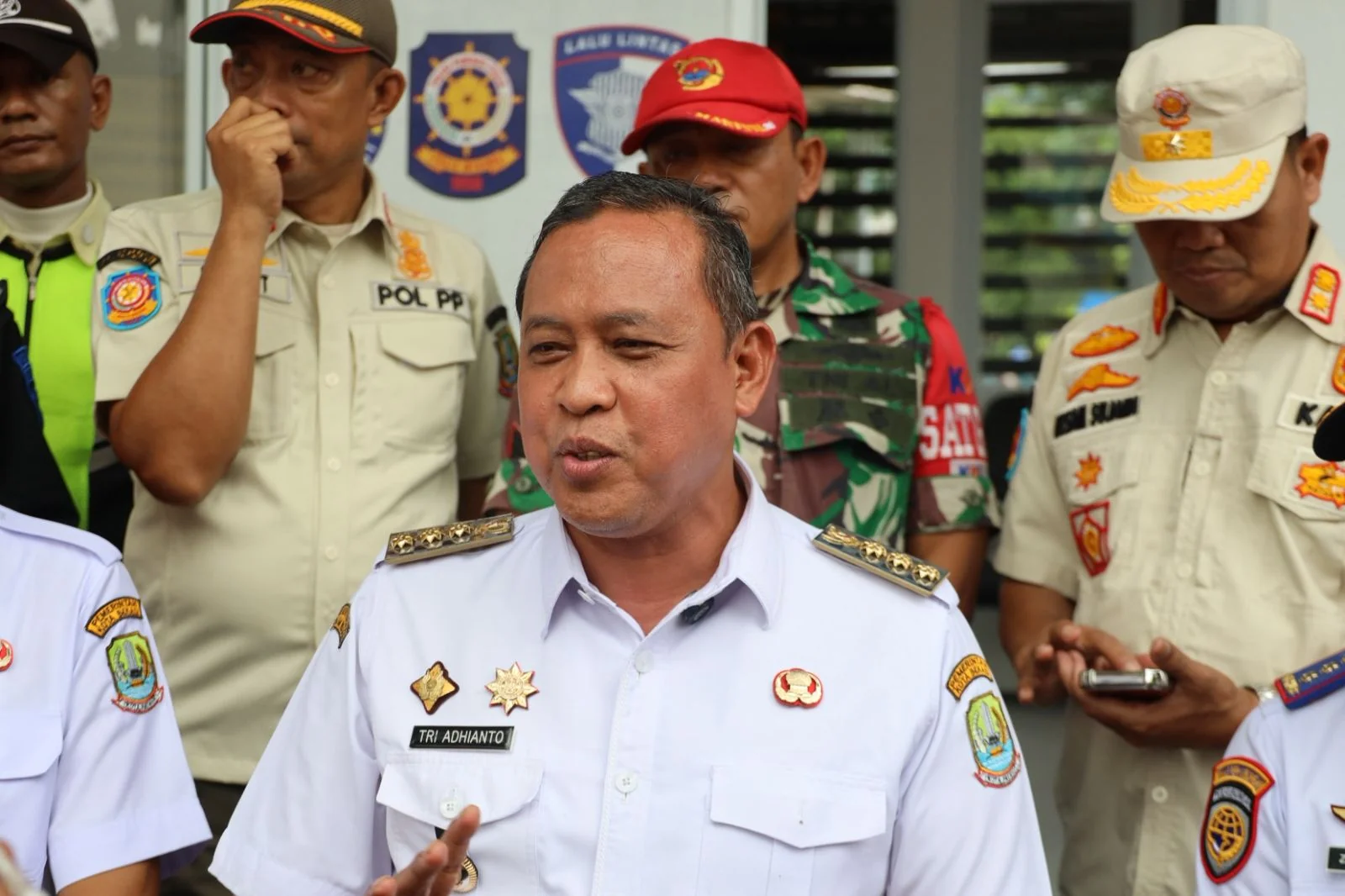 Wali Kota Bekasi, Tri Adhianto, menyampaikan bahwa tingginya aktivitas penumpang menjadikan kawasan Stasiun Bekasi sebagai salah satu titik dengan beban lalu lintas tertinggi di Kota Bekasi.Dok-Diskominfostandi Kota Bekasi