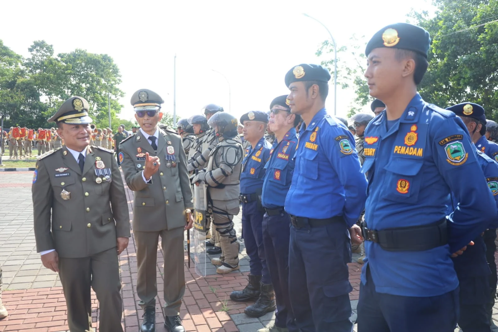 Bupati Kuningan, Dr. H. Dian Rachmat Yanuar, M.Si. bertindak sebagai Inspektur Upacara pada peringatan Hari Ulang Tahun (HUT) ke-76 Satuan Polisi Pamong Praja (Satpol PP), HUT ke-107 Pemadam Kebakaran dan Penyelamatan, serta HUT ke-64 Satuan Perlindungan