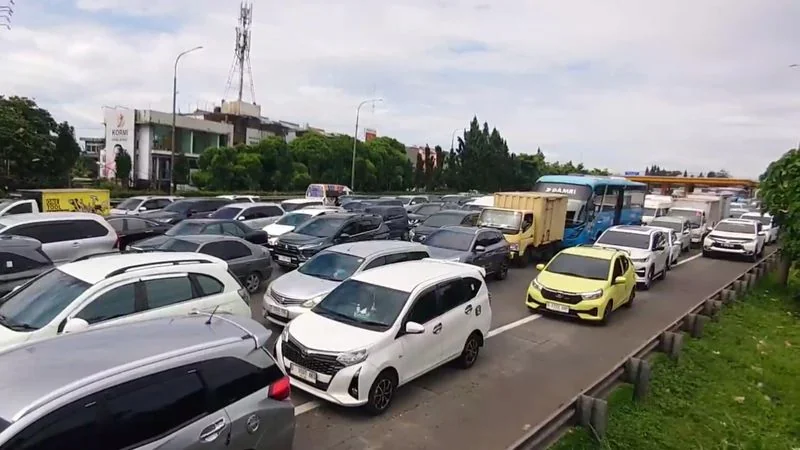 Selama libur Natal dan Tahun Baru, Kota Bandung dan sekitarnya selalu menjadi incaan untuk tempat berlibur.