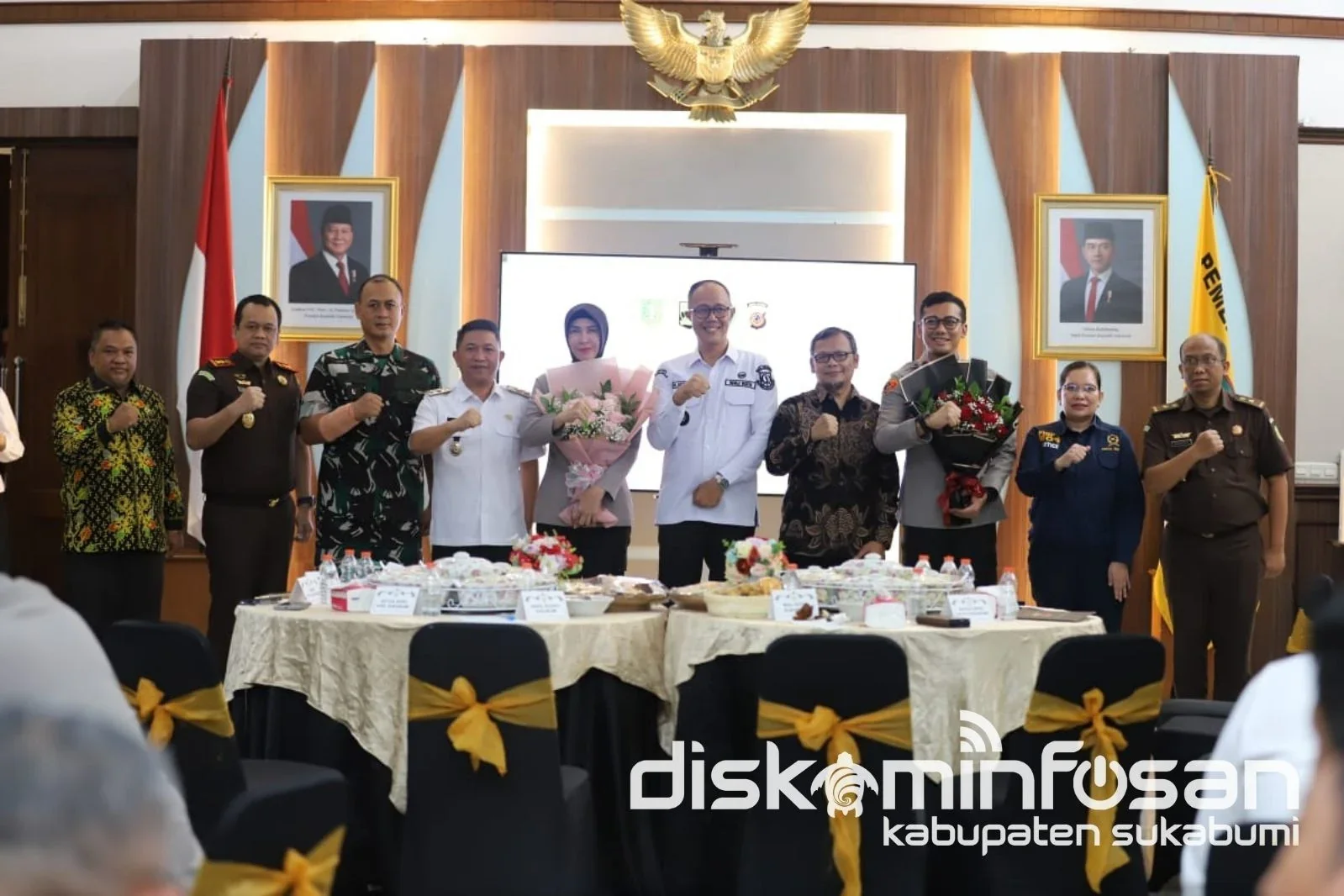 Wakil Bupati Sukabumi Andreas, didampingi Sekretaris Daerah Ade Suryaman, menghadiri kegiatan Silaturahmi Forum Koordinasi Pimpinan Daerah (Forkopimda) Kota dan Kabupaten Sukabumi. Humas Diskominfosan