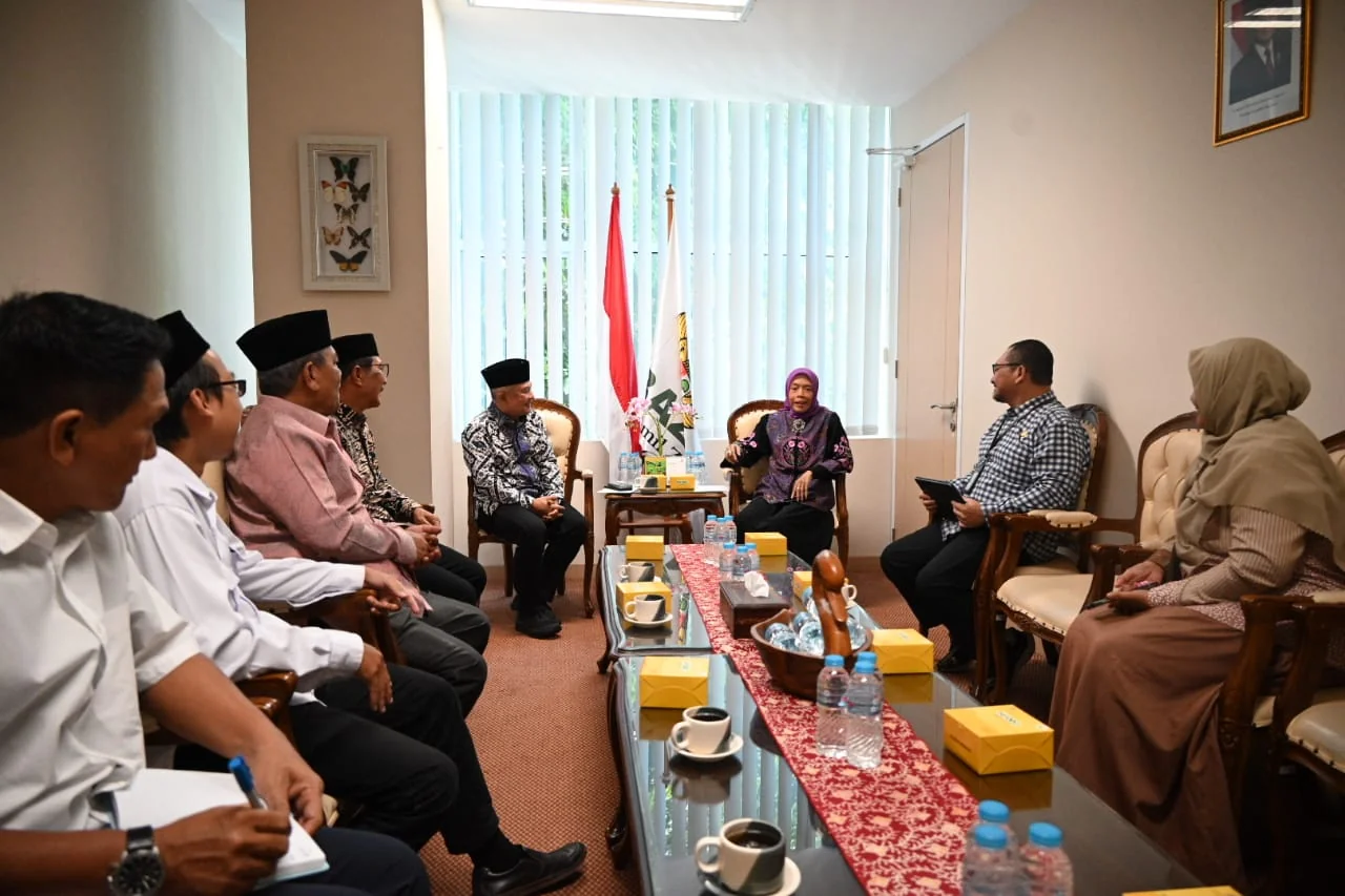 Bupati Kuningan, Dr. H. Dian Rachmat Yanuar, bersama Ketua Badan Amil Zakat Kuningan, Drs. H.R. Yayan Sofyan, MM, dan Wakil Ketua H. Yusron Kholid, M.Si melakukan kunjungan kerja ke Baznas Republik Indonesia.Ist