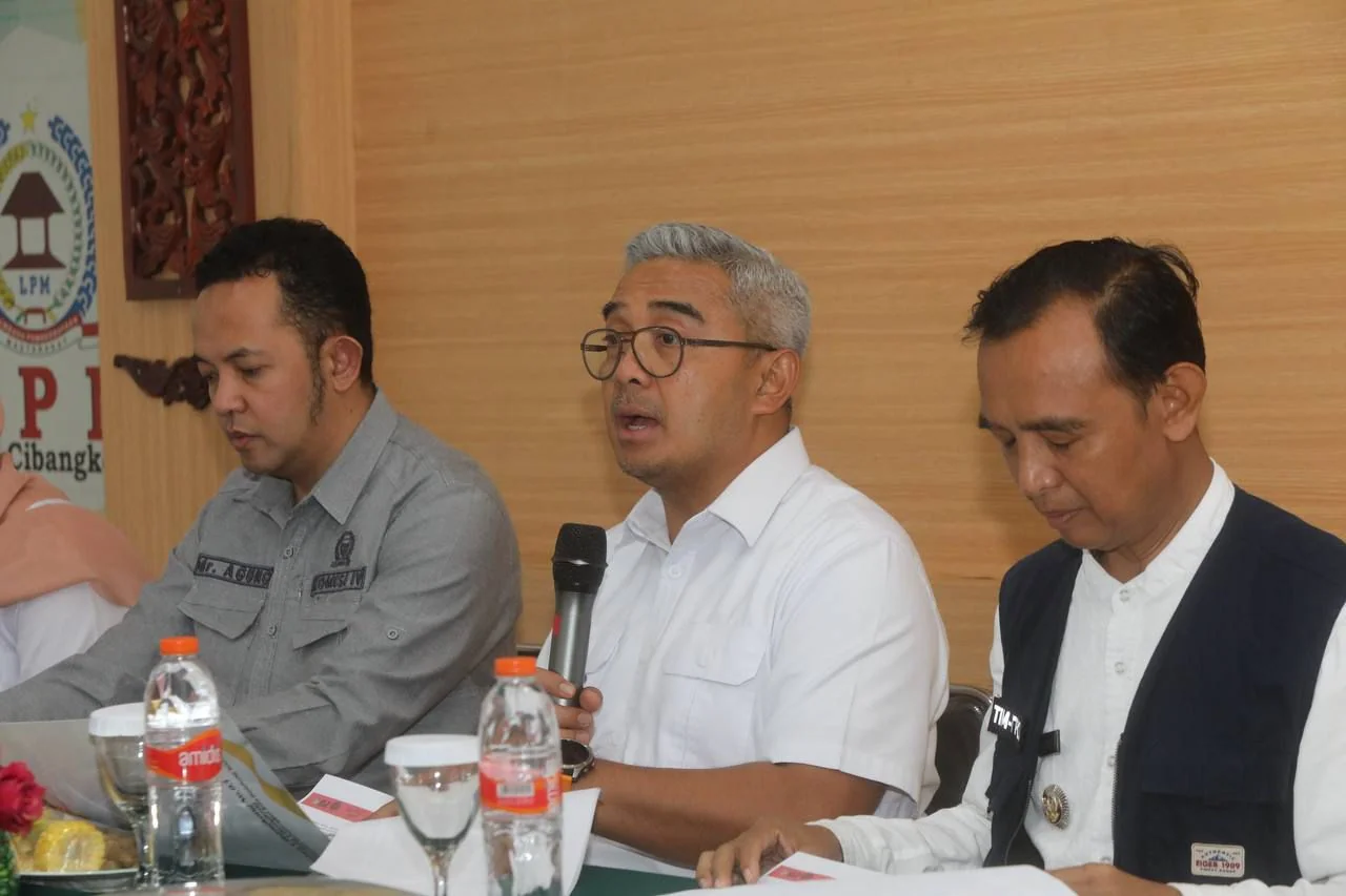 Wali Kota Bandung, Muhammad Farhan, menegaskan komitmen Pemerintah Kota (Pemkot) Bandung dalam menangani persoalan banjir dan kerusakan infrastruktur.Dok-Diskominfo Kota Bandung