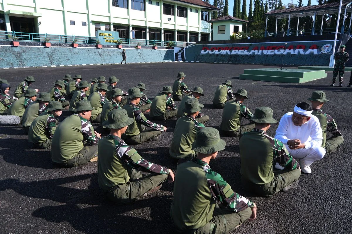 Hina Guru, 9 Murid SMAN 1 Purwakarta Merasakan Barak Militer