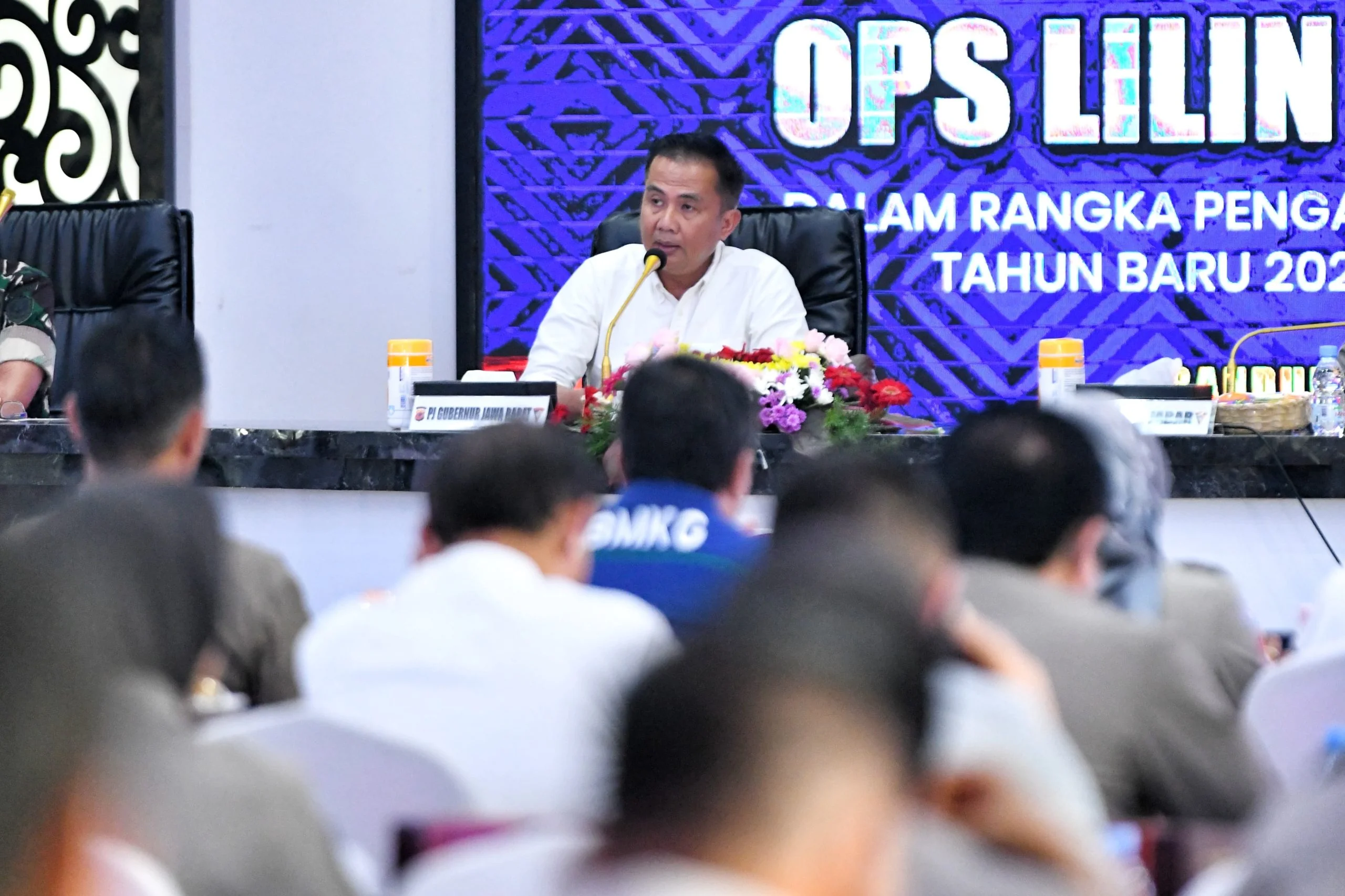 Pj Gubernur Jabar Bey Machmudin Rapat Koordinasi Lintas Sektoral Operasi Lilin Lodaya 2024 dalam Rangka Persiapan Pelaksanaan Pengamanan Natal 2024 dan Tahun Baru 2025, di Kantor Polda Jabar, Jalan Soekarno Hatta, Kota Bandung, Selasa (17/12/2024).