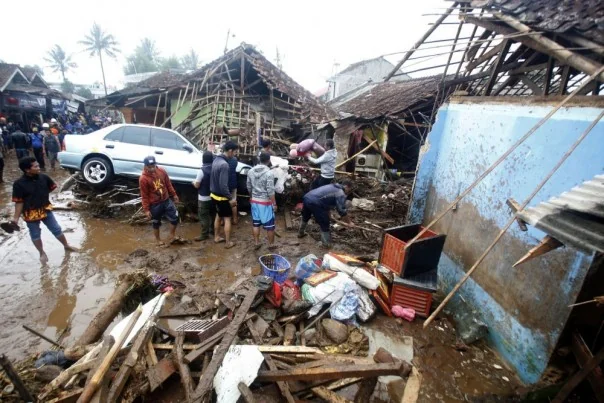Dampak bencana banjir dahsyat yang melanda Sukabumi.