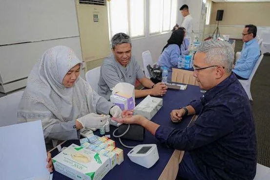 Wali Kota Bandung terpilih, Muhammad Farhan, saat menjalani pemeriksaan kesehatan