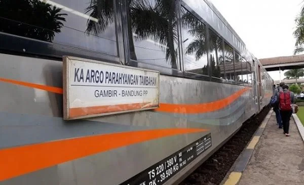 Kereta Api (KA) Argo Parahyangan resmi berganti nama menjadi KA Parahyangan.
