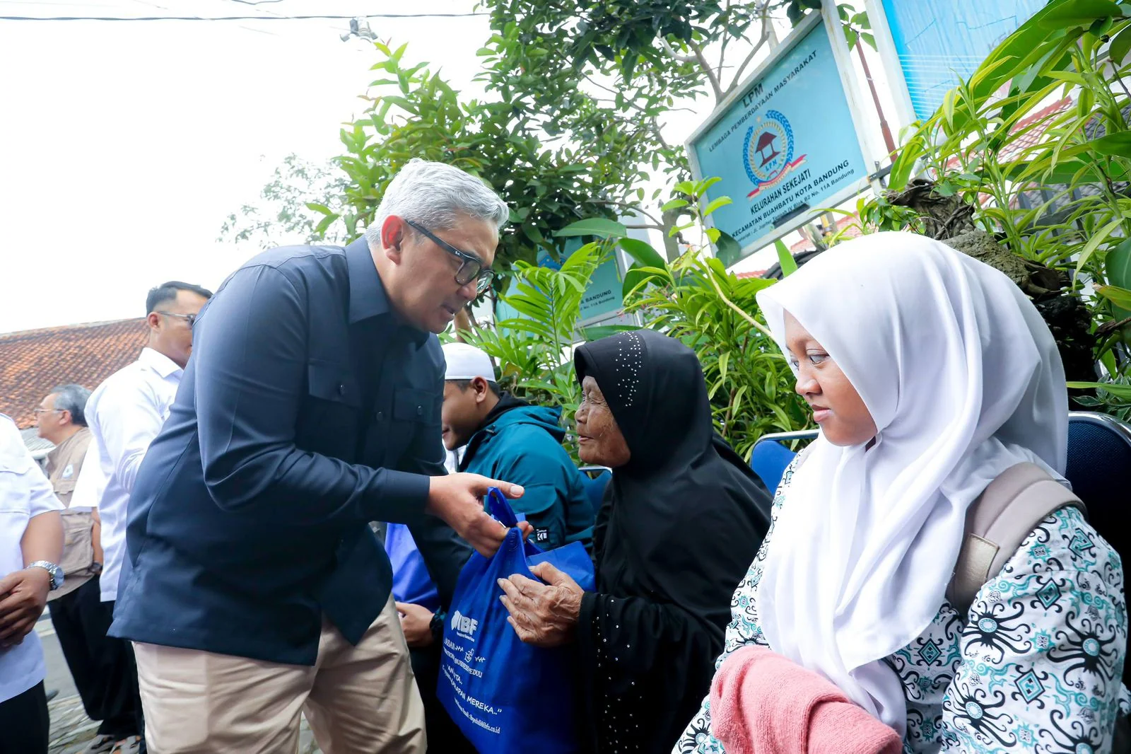 Wali Kota Bandung, Muhammad Farhan, saat berdialog langsung dengan warga dalam kegiatan Siskamling Siaga Bencana ke-88 di Kelurahan Sekejati, Rabu, 8 April 2026.Dok-Diskominfo Kota Bandung