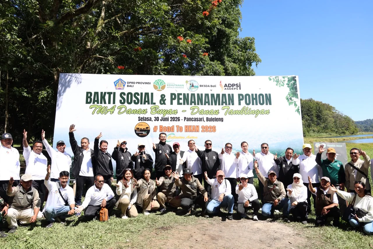 Ketua DPRD Provinsi Jawa Barat, Dr. Buky Wibawa Karya Guna, M.Si., menilai kegiatan penanaman pohon menjadi momentum untuk memperkuat kesadaran akan pentingnya menjaga kelestarian lingkungan ditengah pembangunan yang terus berlangsung.Dok-Humas DPRD Jabar