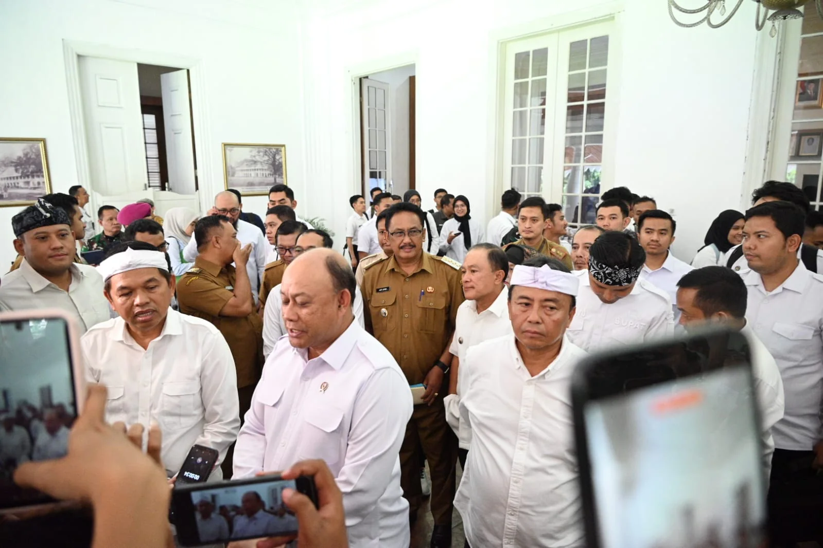 Gubernur Jawa Barat Dedi Mulyadi memimpin rapat koordinasi (rakor) bersama para bupati dan wali kota se-Jawa Barat di Bale Pakuan Pajajaran, Kota Bogor, Senin (29/9/2025).Ist