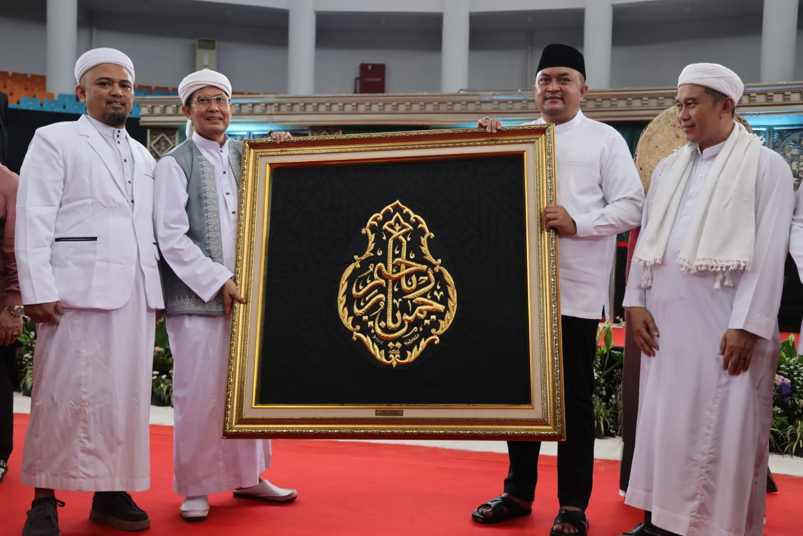 Bupati Bogor Rudy Susmanto membuka secara resmi kegiatan untuk pertama kalinya, sebanyak 75 artefak peninggalan Nabi Besar Muhammad SAW beserta para kerabatnya dipamerkan kepada publik di kawasan laga tangkas gelora pakansari.Dok-Diskominfo Kab Bogor