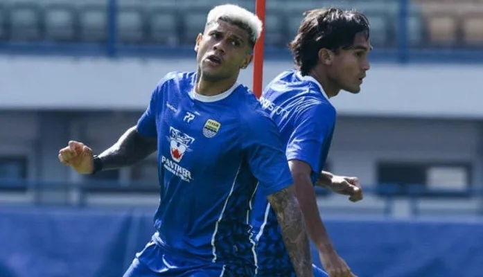 Sesi latihan Persib Bandung menjelang laga lawa PSM Makassar di pekan ke-21 Liga 1 2024.