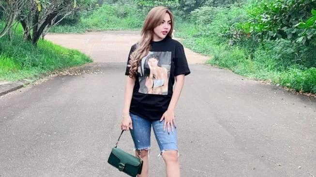 Sosok Lina Mariana yang diduga jadi selingkuhan Ridwan Kamil. (Instagram/@lisamarianaaa)