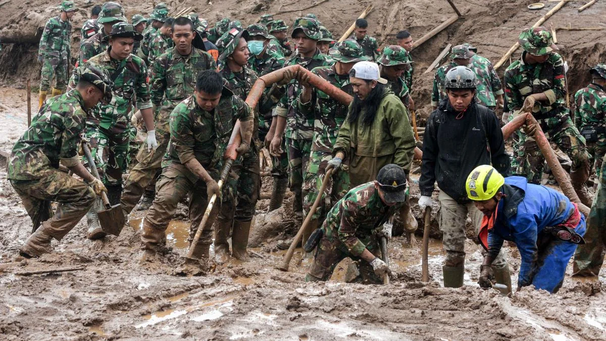 TNI AL: Sudah 10 Jenazah Marinir Korban Longsor Cisarua Ditemukan