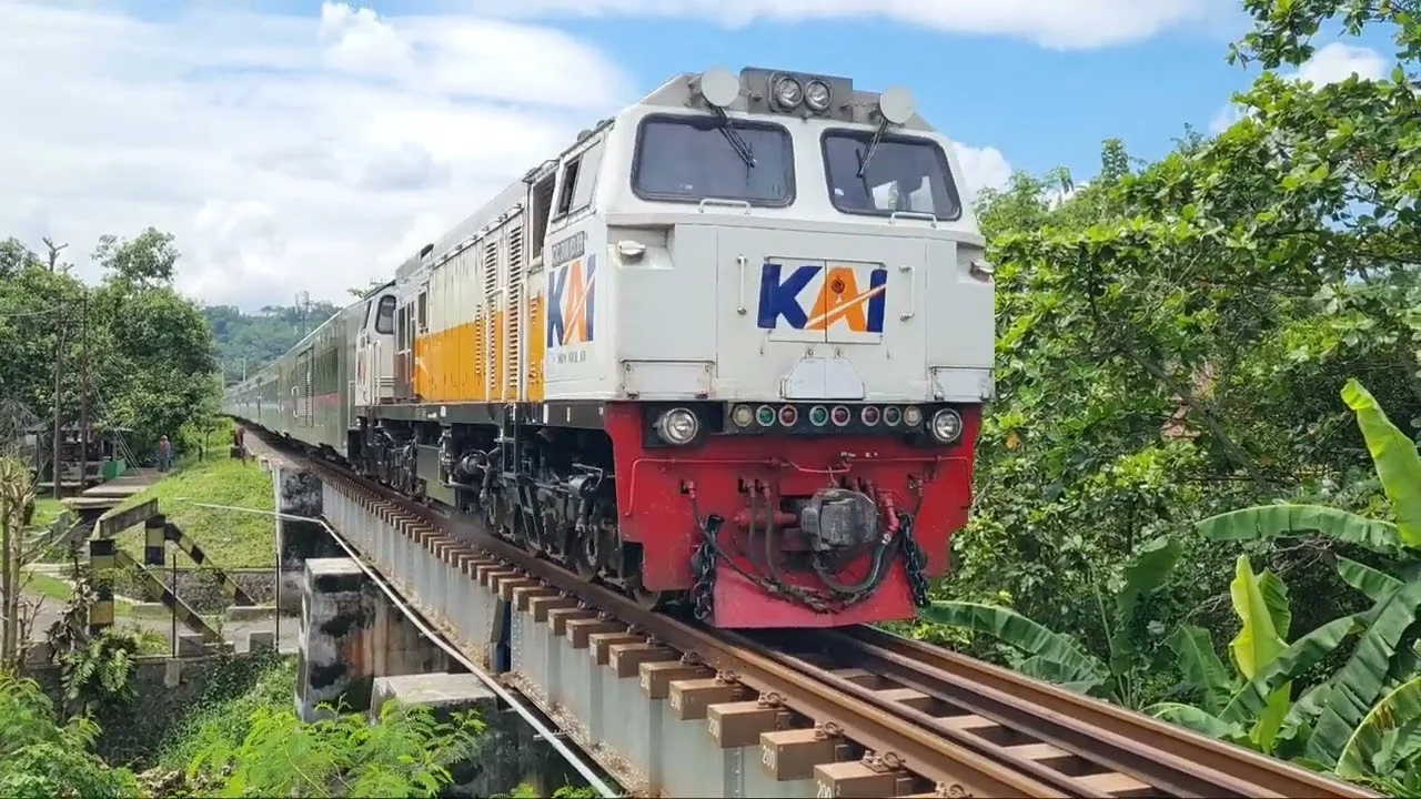 Simsalabin! Jalur Kereta Jakarta-Pangandaran via Bandung Rampung Tiga Tahun