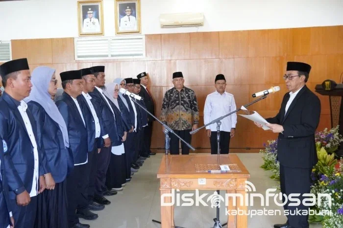Sekretaris Daerah Kabupaten Sukabumi Ade Suryaman, melantik Pengurus Dewan Pengurus Daerah Forum Komunikasi Pendidikan Al-Qurˮan