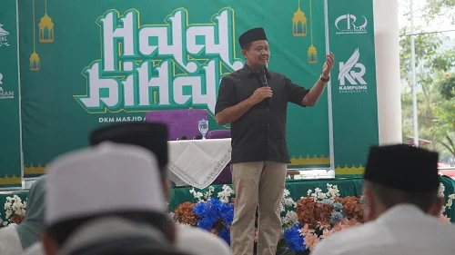 Bupati Sumedang Dony Ahmad Munir yang juga  Ketua DKM Masjid Agung Sumedang menghadiri Halalbihalal pengurus DKM.Dok-Diskominfosanditik Sumedang