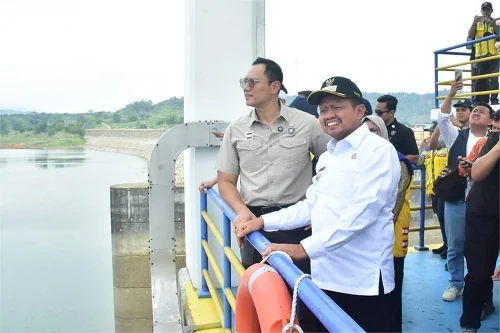 Menko Bidang Infrastruktur dan Pembangunan Kewilayahan AHY Bersama Bupati Sumedang Dony.Ist
